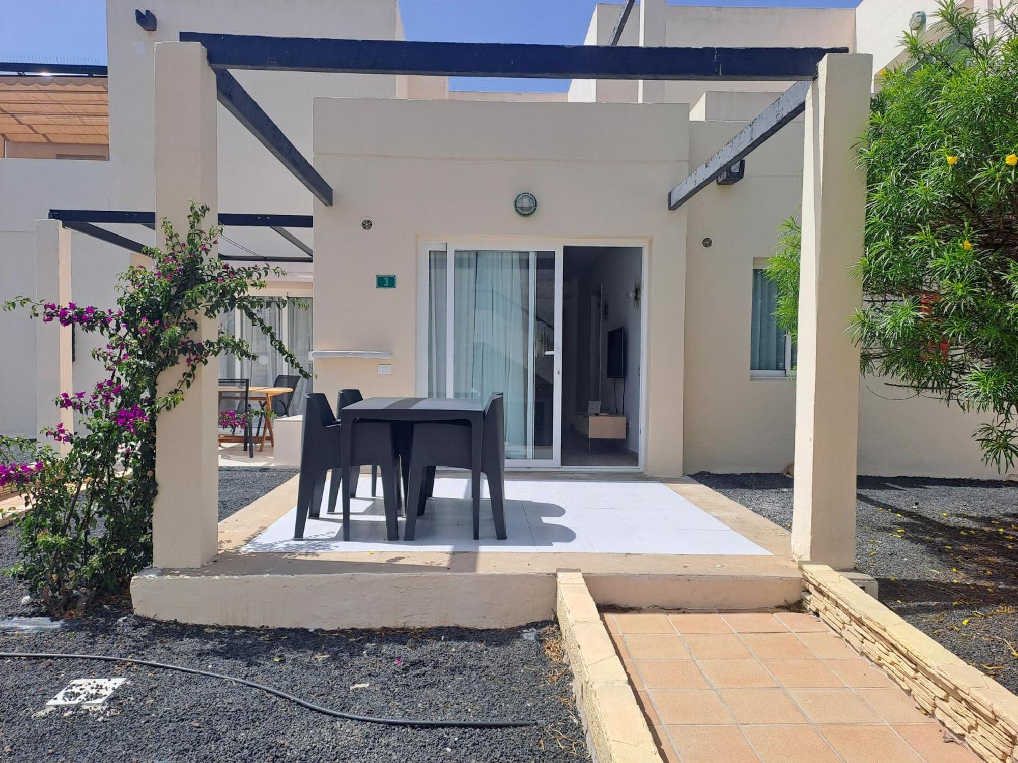 Homeforguest Apartamento Con Terraza Y Piscina En Κοραλέχο Εξωτερικό φωτογραφία