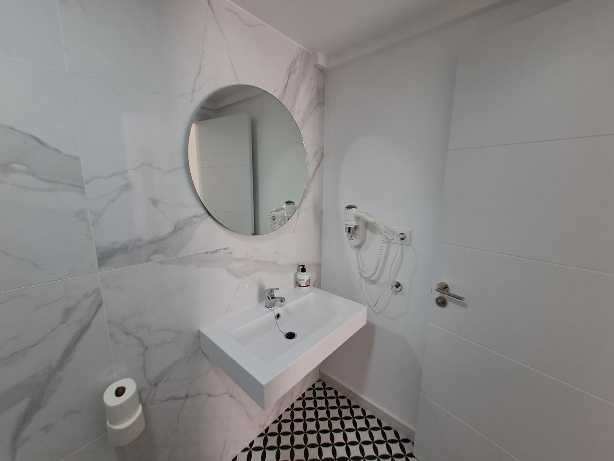 Homeforguest Apartamento Con Terraza Y Piscina En Κοραλέχο Εξωτερικό φωτογραφία
