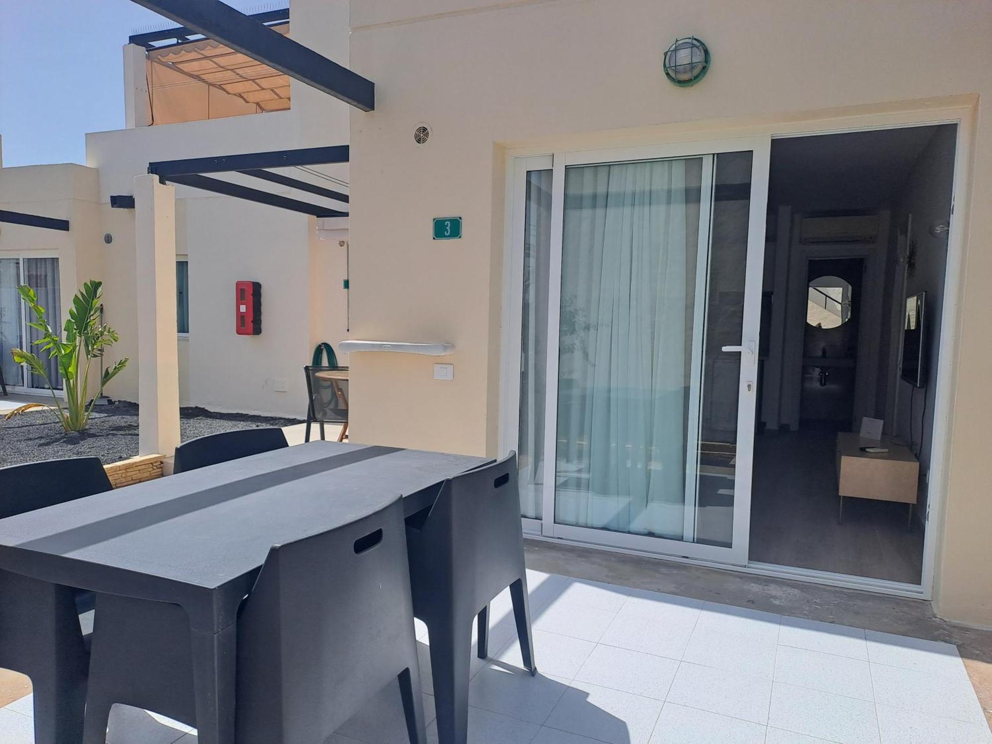 Homeforguest Apartamento Con Terraza Y Piscina En Κοραλέχο Εξωτερικό φωτογραφία