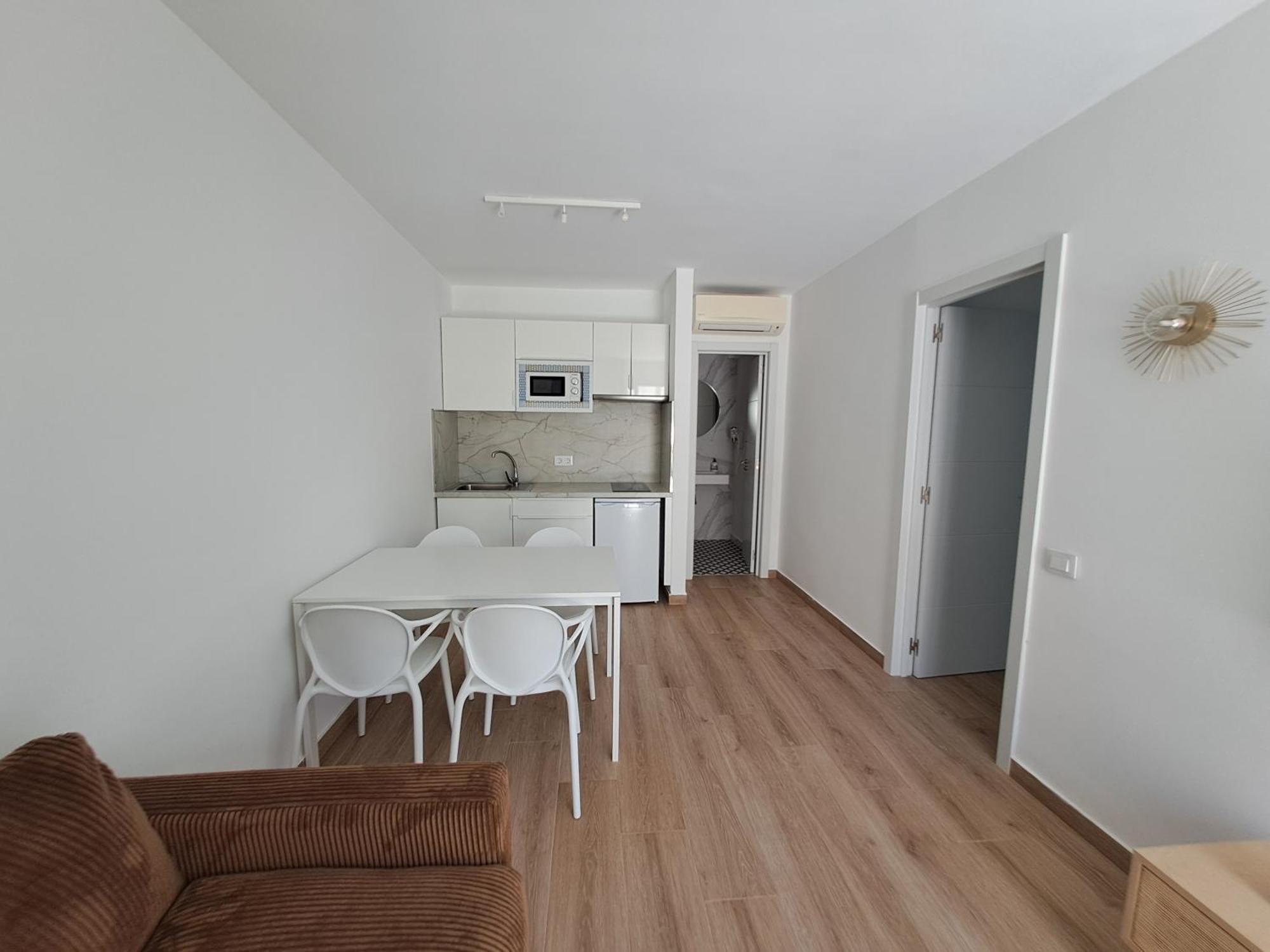 Homeforguest Apartamento Con Terraza Y Piscina En Κοραλέχο Εξωτερικό φωτογραφία