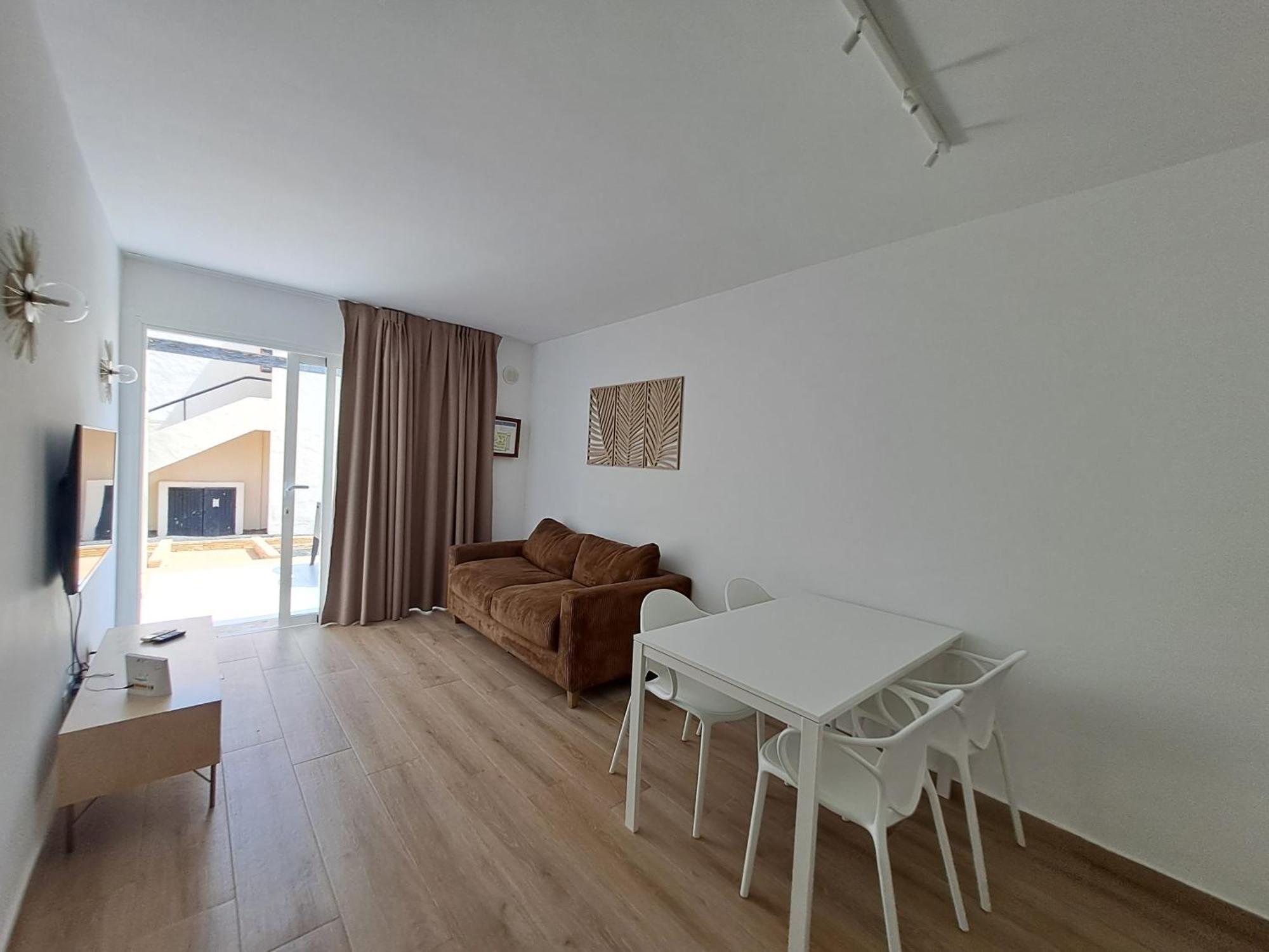 Homeforguest Apartamento Con Terraza Y Piscina En Κοραλέχο Εξωτερικό φωτογραφία