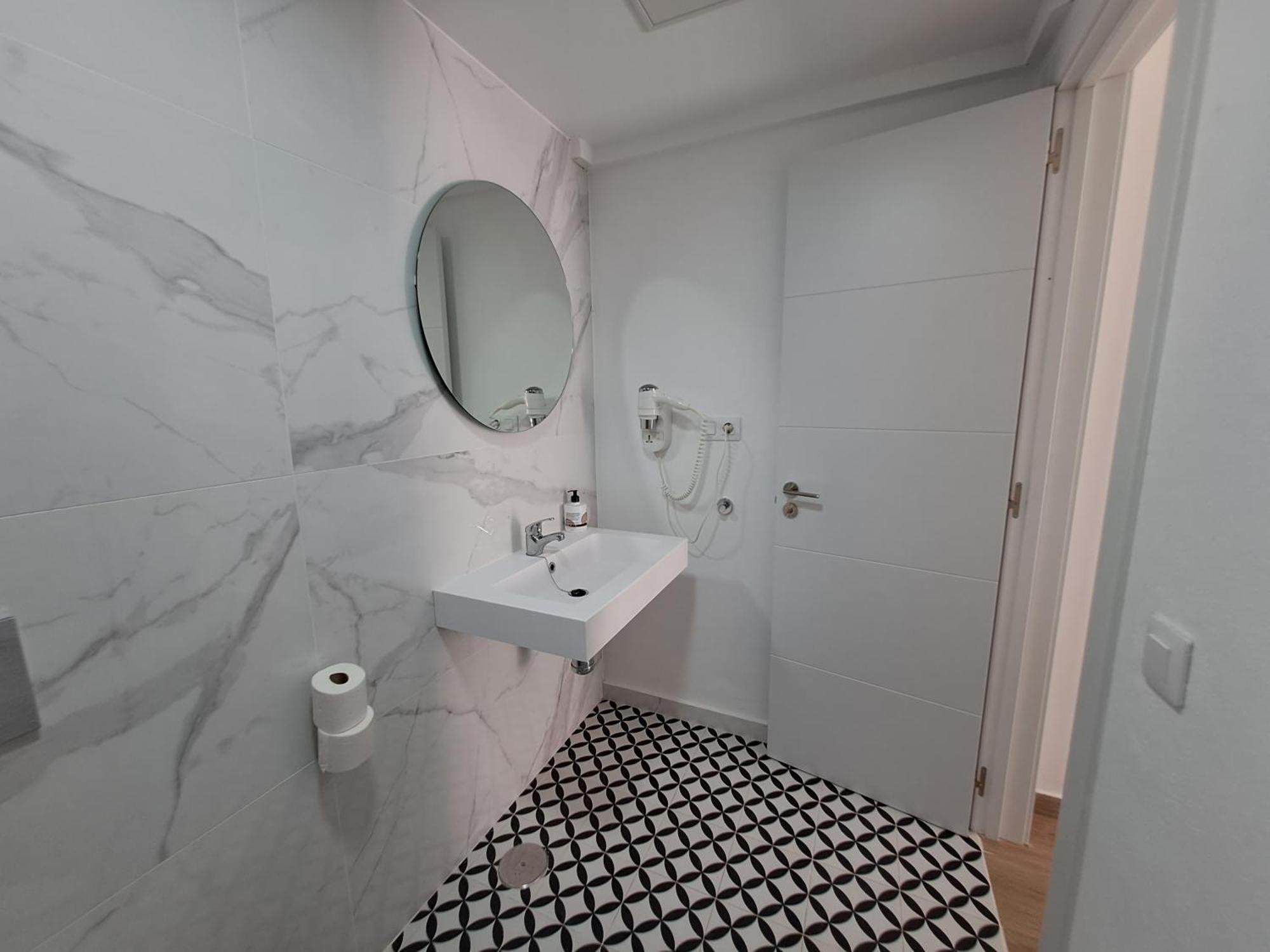Homeforguest Apartamento Con Terraza Y Piscina En Κοραλέχο Εξωτερικό φωτογραφία