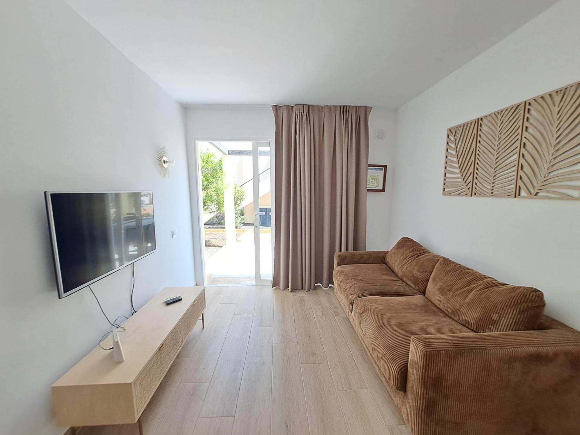 Homeforguest Apartamento Con Terraza Y Piscina En Κοραλέχο Εξωτερικό φωτογραφία