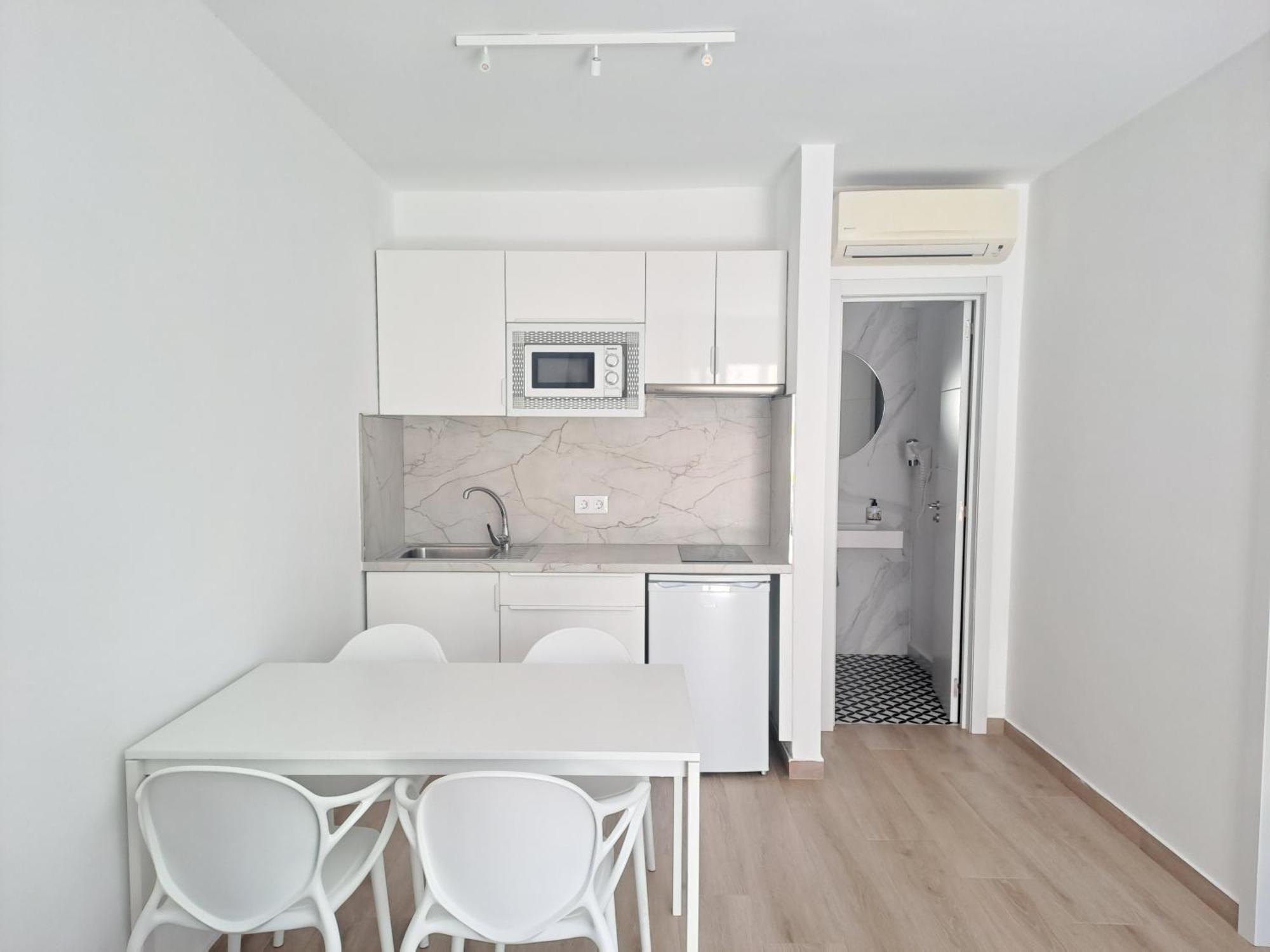 Homeforguest Apartamento Con Terraza Y Piscina En Κοραλέχο Εξωτερικό φωτογραφία