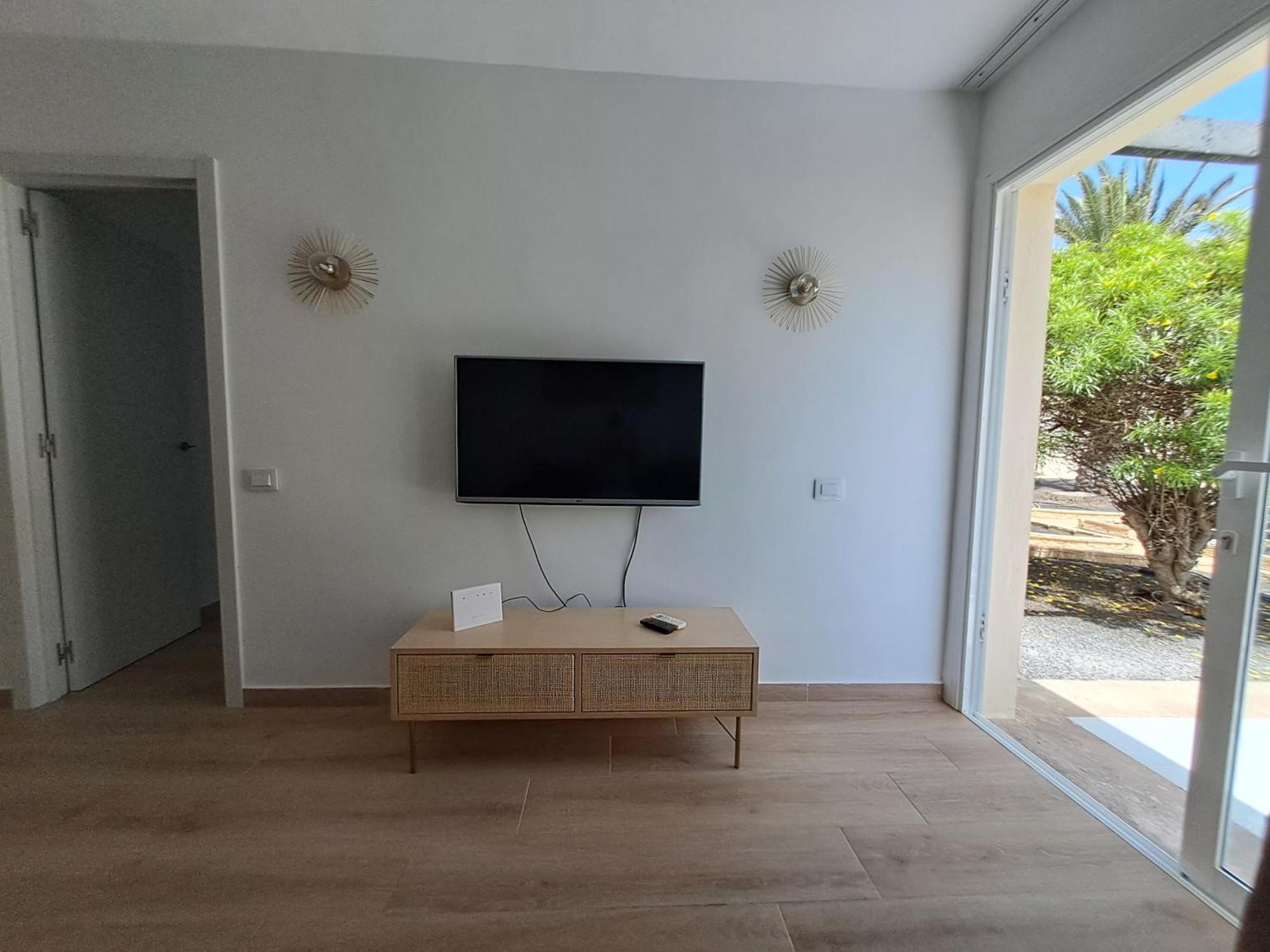 Homeforguest Apartamento Con Terraza Y Piscina En Κοραλέχο Εξωτερικό φωτογραφία